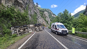 Beton mikseri devrildi: 1 yaralı 