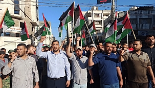 Gazze'de bayrak yürüyüşü protestosu 