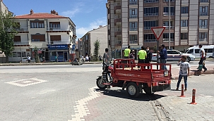 Triportörle elektrikli bisiklet çarpıştı! 