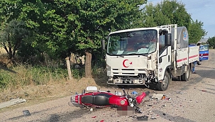 Kamyonet ile motosiklet çarpıştı: 1 ölü