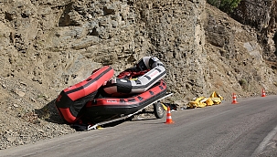 Römorka bağlı rafting botu devrildi 