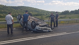 Yoldan çıkan otomobil takla attı: 2 yaralı 