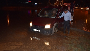 20 dakikalık sağanak yağış felç etti!