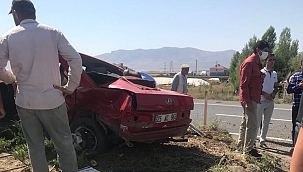 Ağrı'da iki otomobilin çarpıştı: 2 ölü 