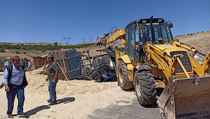 Saman yüklü traktör devrildi 2 yaralı 