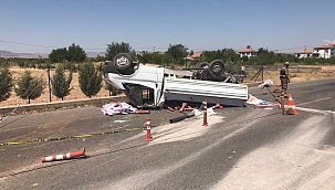 Bariyerlere çarpıp ters döndü: 1 ölü! 