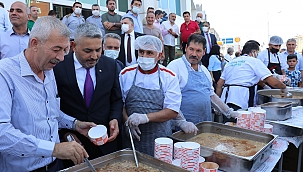 Malatya'da MTSO aşure dağıttı 