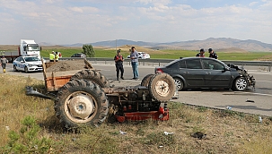 Otomobil traktöre çarptı: 3 yaralı