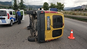 Samsun'da hafif ticari araç devrildi 