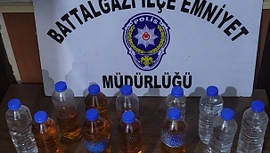 Bir araçtan 10 litre sahte alkol ele geçirildi 