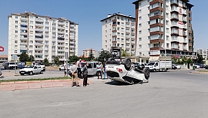 Kaza yapan otomobil takla attı: 3 yaralı 