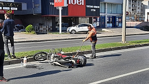 Motosiklet yayaya çarptı: 2 yaralı 