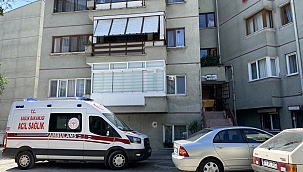 Yaşlı adam apartmanda ölü bulundu