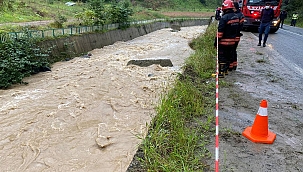 Yayla yolunda dereye uçtular: 2 ölü