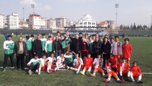 Yeşilyurt Belediyespor namağlup şampiyon