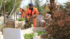 Battalgazi'deki mezarlıklarda ramazan temizliği