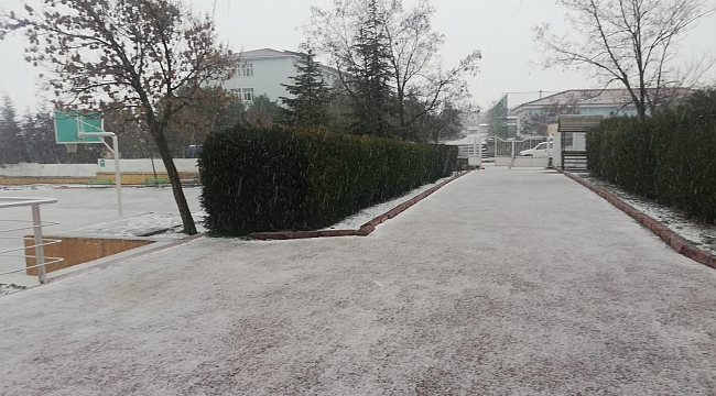 Bir günde hem yağmur hem kar hem de dolu yağdı