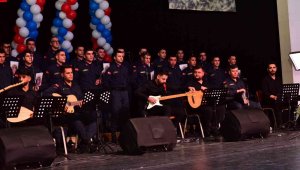 Jandarma korosu konser verdi