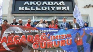 Şampiyon Akçadağ'da coşkuyla karşılandı