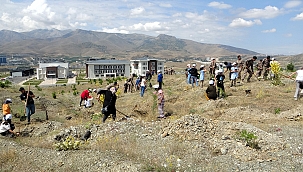 Depremde kaybedilen her çocuk için bir fidan dikildi