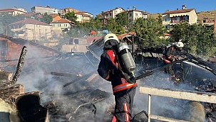 Malatya'da korkutan çatı yangını 