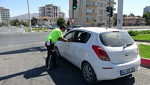 4 kişinin yaralandığı kazada şoka girdi 