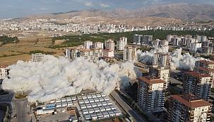 350 dairenin bulunduğu 7 blok yıkıldı