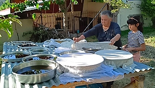 Arapgir'de dut pekmezi geleneği sürdürülüyor