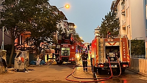 Malatya'da iki binanın çatısında çıkan yangın korkuttu 