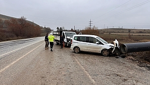 Kamyonet ile otomobil çarpıştı: 1 yaralı 