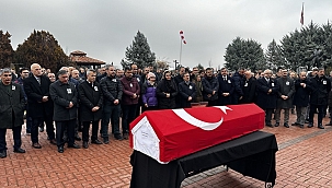 Otobüs kazasında yaralananlara müdahale ederken hayatını kaybeden profesöre veda 