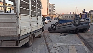 Kamyonete çarparak ters dönen aracını bırakıp kaçtı 