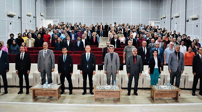 Malatya'da, "Türkiye Yüzyılı Maarif Modeli" müfredatı hakkında bilgilendirme toplantısı 
