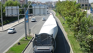 Dev rüzgar gülü türbinleri böyle taşındı 